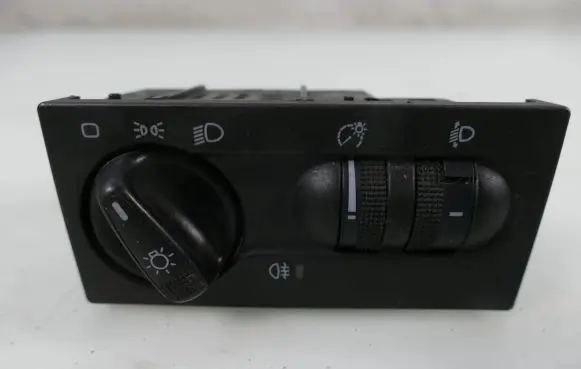 Volkswagen Golf III Light switch 1H6941531N