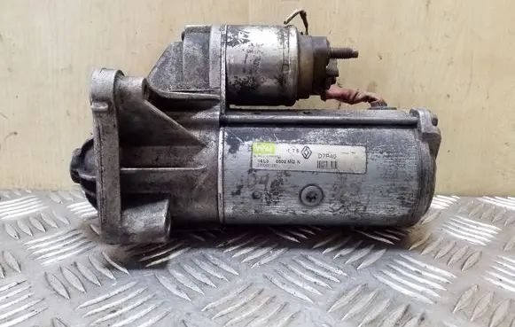 Renault Scenic II - Grand scenic II Starter motor 8200331251 D7R49