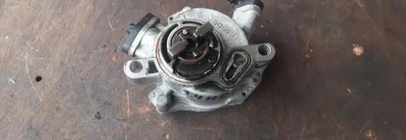 Peugeot 208 I Vacuum pump 9684786780