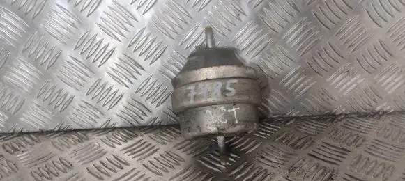 Engine mount bracket