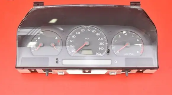 Volvo XC70 Speedometer (instrument cluster) 9472519