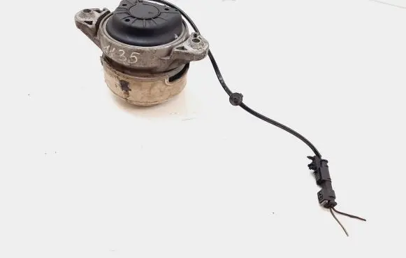 Mercedes-Benz GLK (X204) Engine mount bracket A2042403617