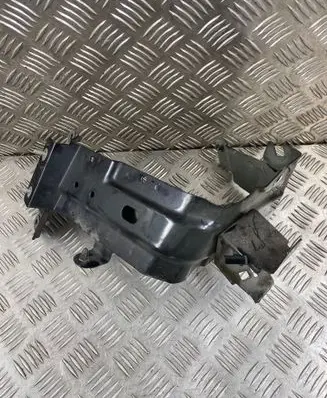 Audi Q7 4M Fender mounting bracket 4M0821138B