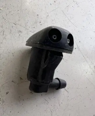 Windshield washer spray nozzle