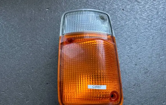 Nissan Patrol Y60 Front indicator light B61250Y000