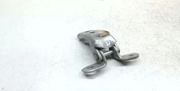 Toyota Prius (XW20) Front door upper hinge