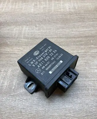 Mercedes-Benz E W211 Light module LCM A2118203226 5DF008278