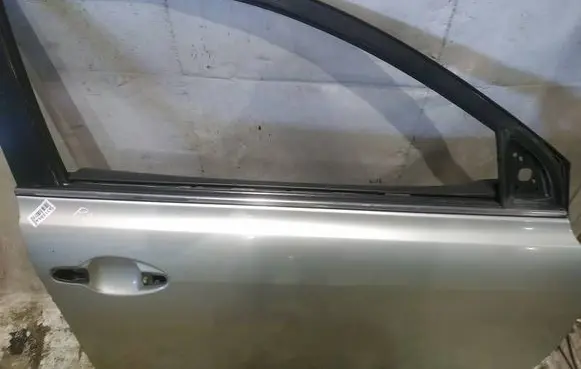 Toyota Avensis T250 Front door glass trim molding