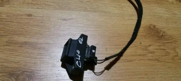 Renault Clio I Tailgate exterior lock 