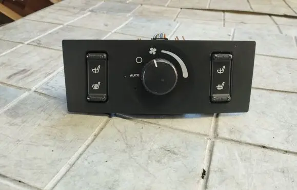 Chrysler Pacifica Seat heating switch M23199
