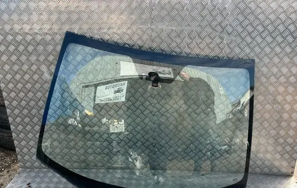 Honda Insight Front windscreen/windshield window E1743R00185