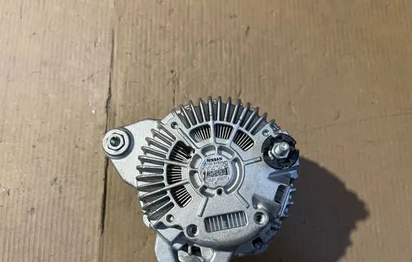 Nissan Juke I F15 Generator/alternator 23100BV80A