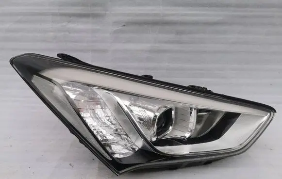 Hyundai Santa Fe Headlight/headlamp 921022W116