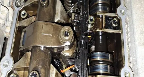 Volkswagen Touran I Fuel injector 