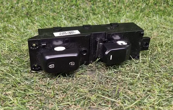 KIA Soul Electric window control switch 93575B2010