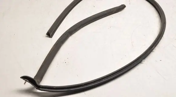 Volvo XC60 Rubber seal front door (on door) 32285795