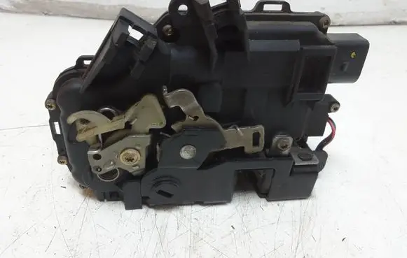 Audi A6 S6 C5 4B Rear door lock 4B0839015G