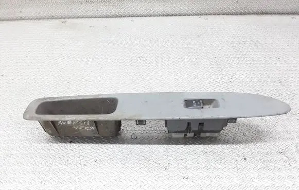 Toyota Avensis Verso Electric window control switch 8403044020