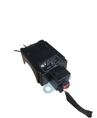 Volkswagen Golf V Aerial antenna amplifier 5M0035570B