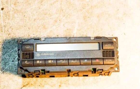 Volkswagen PASSAT B5 Climate control unit 3B1907044K