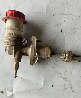 Suzuki Grand Vitara I Clutch master cylinder 