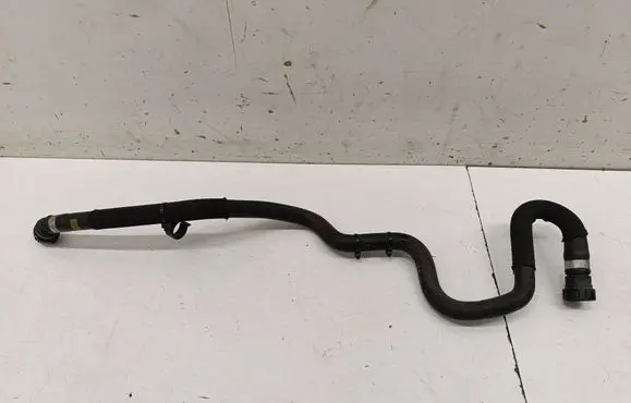 Volvo XC90 Engine coolant pipe/hose 32324721