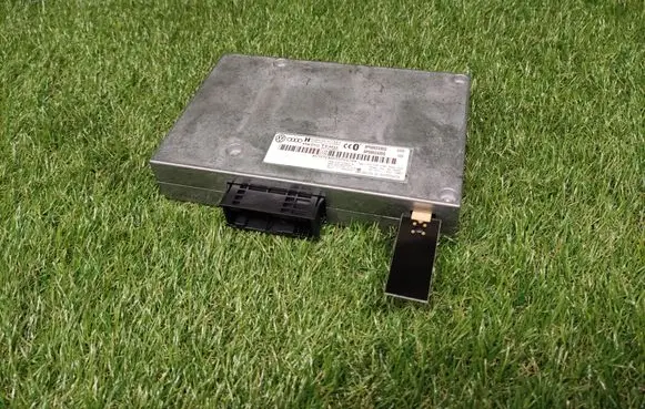 Audi A4 S4 B7 8E 8H Bluetooth control unit module 8P0862335Q