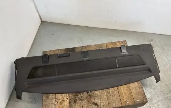 Parcel shelf