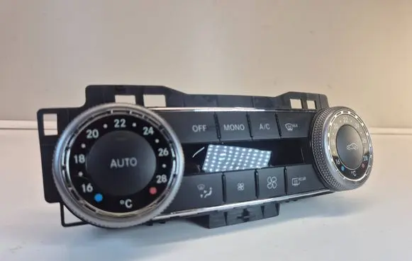 Mercedes-Benz C W204 Climate control unit 2048305790 Q1HW0708 SW30800