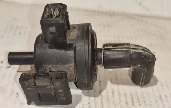 Mercedes-Benz C W202 Turbo solenoid valve 2024700093