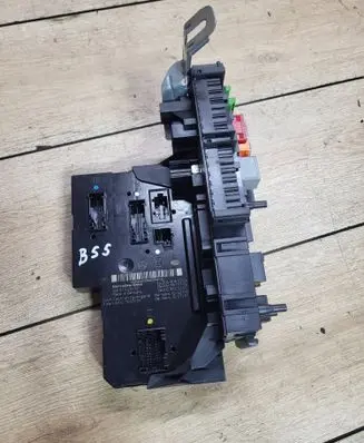 Mercedes-Benz C W204 SAM control unit A2049060305