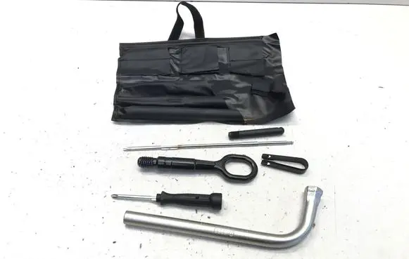 Audi A3 8Y Tool set 8N0012219 8K0805615A