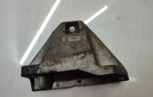 BMW 5 F10 F11 Engine mounting bracket 6777628