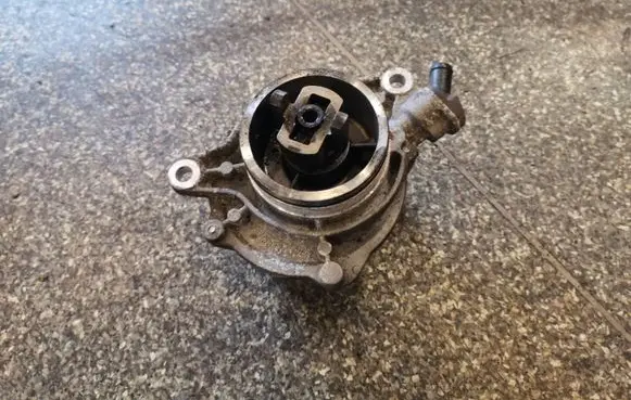 BMW X3 E83 Vacuum pump