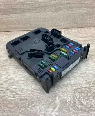 Peugeot 407 Fuse module 9655708480 S120104600L