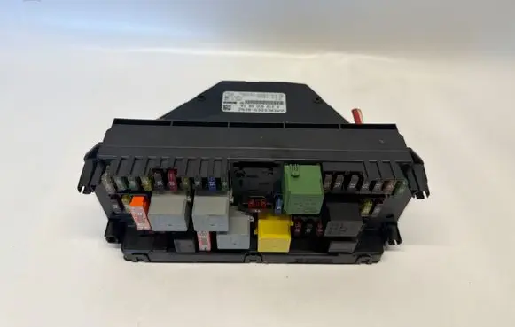Mercedes-Benz C W204 SAM control unit A2129006824 A2129024408 A2129015204