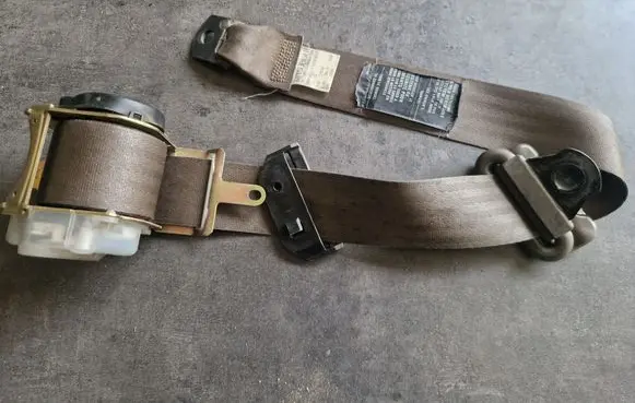 Mitsubishi Pajero Sport I Rear seatbelt