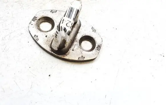 Audi A6 S6 C5 4B Rear door lock loop/hook striker 3b0837033d