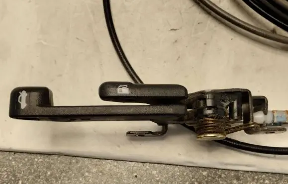 Chrysler Sebring (FJ - JX) Fuel cap release pull handle 