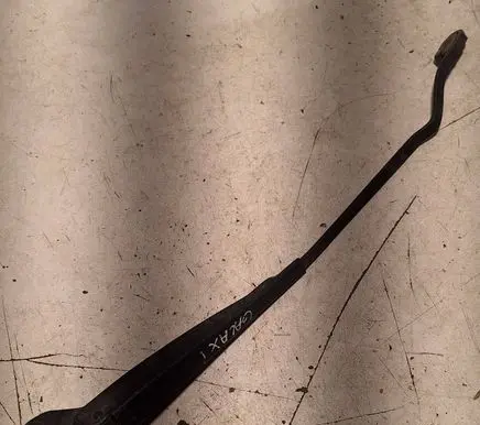 Front wiper blade arm