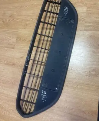 Ford Focus Front bumper upper radiator grill 8M5117B968 8M5117B968A
