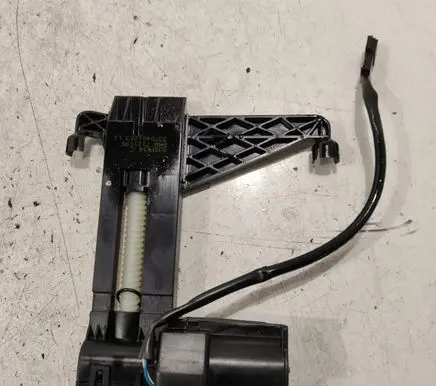 BMW 5 E60 E61 Seat adjustment motor 7121095