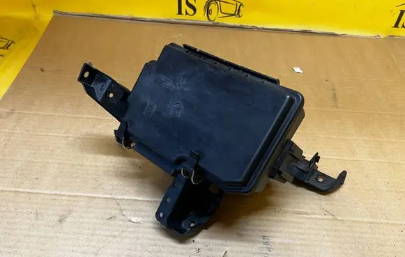Mercedes-Benz GL X166 Fuse box cover A1665400224 A1665400182