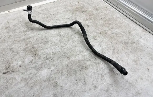 Tesla Model Y Electric car engine cooling hoses/pipes 150472199D