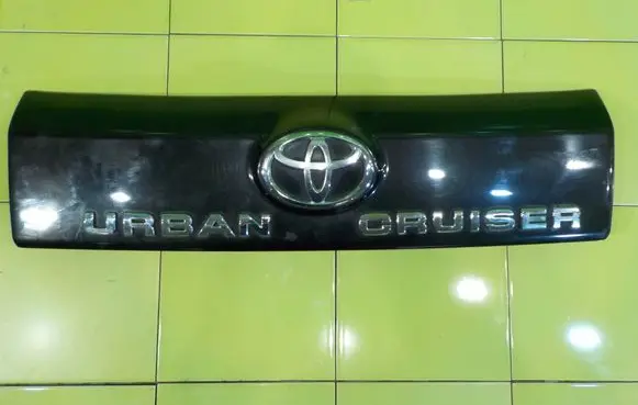 Toyota Urban Cruiser (XP110) Rear light center trim bar blend 7680152140