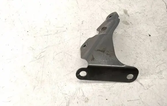 Audi Q7 4L Fender mounting bracket 4L0821135