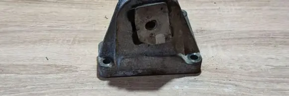 Volvo S80 Engine mount bracket 326C32
