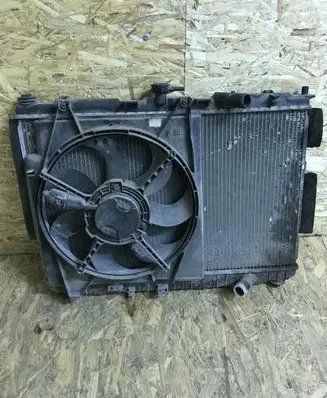KIA Carens I Coolant radiator