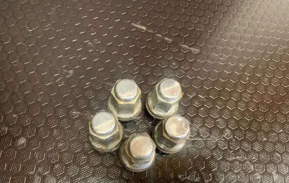 Toyota Corolla Verso AR10 Nuts/bolts 