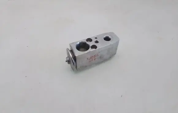 Nissan X-Trail T30 Air conditioning (A/C) expansion valve AQF4E1